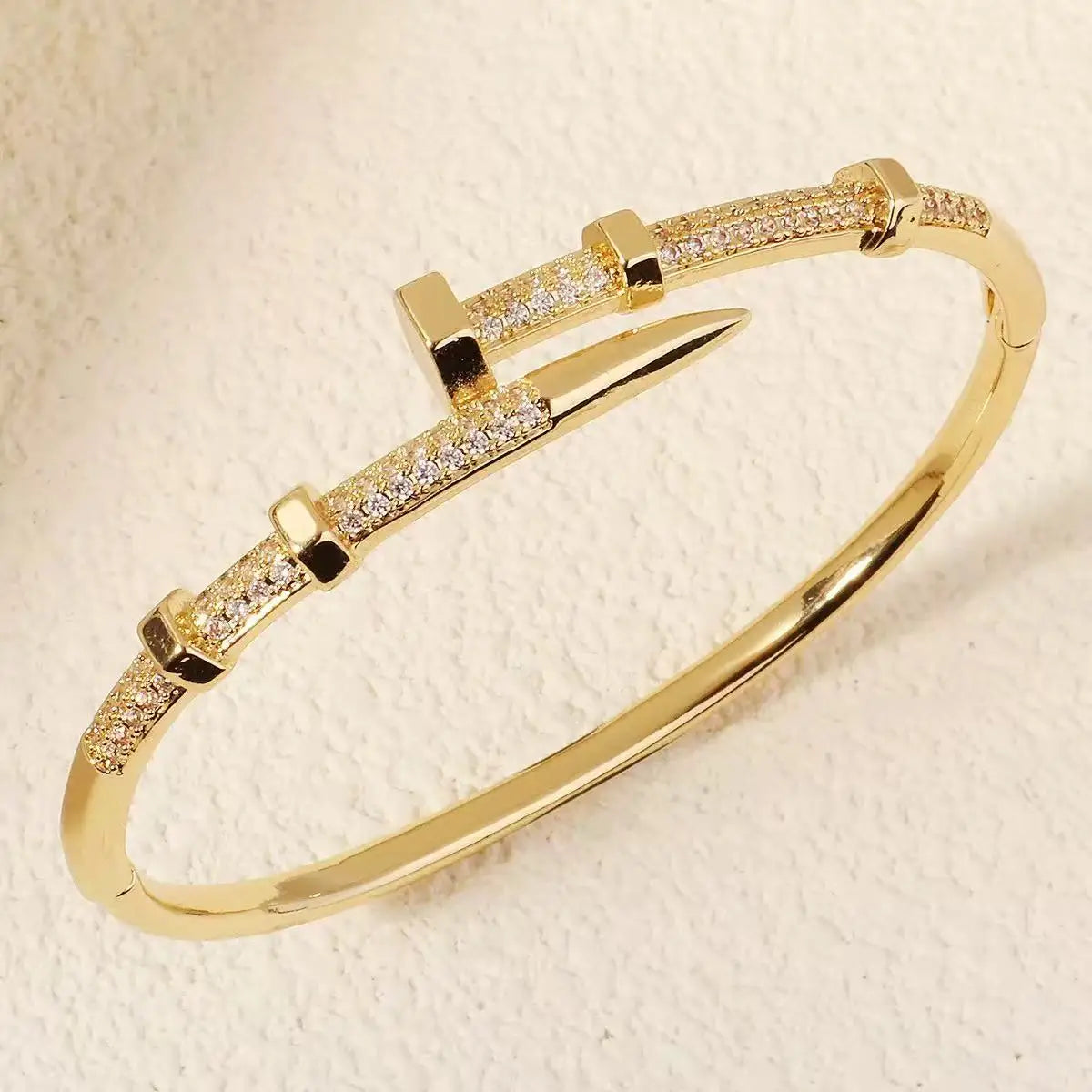 Classic Stainless Steel Woman's Nail Bracelet Europe and the United States Popular Bracelets Sparkling Zircon Bangle As A Gift