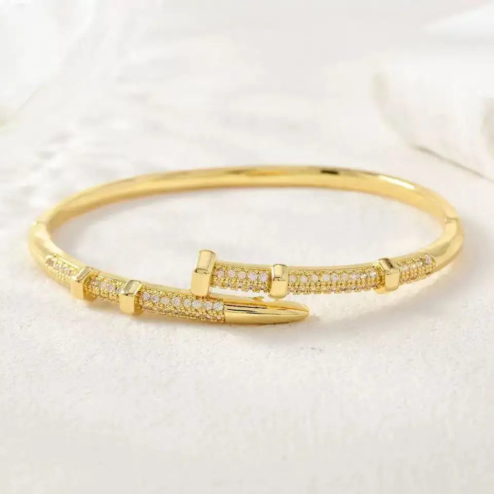 Classic Stainless Steel Woman's Nail Bracelet Europe and the United States Popular Bracelets Sparkling Zircon Bangle As A Gift