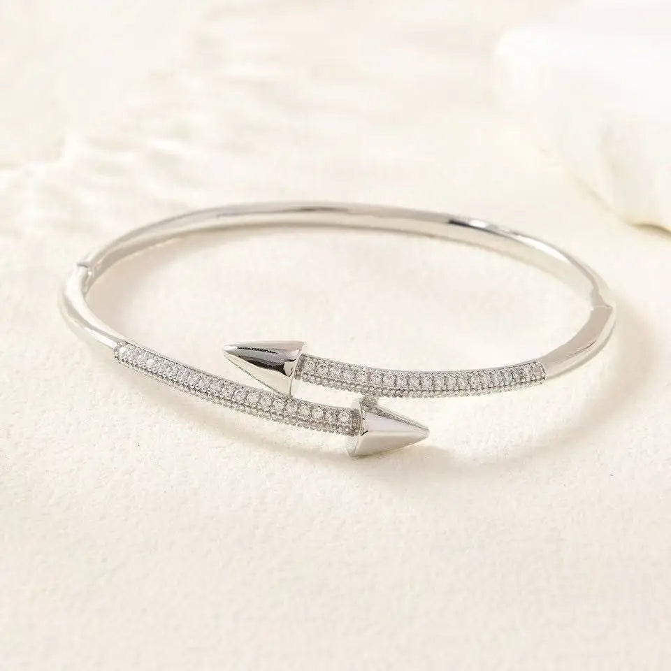 Classic Stainless Steel Woman's Nail Bracelet Europe and the United States Popular Bracelets Sparkling Zircon Bangle As A Gift