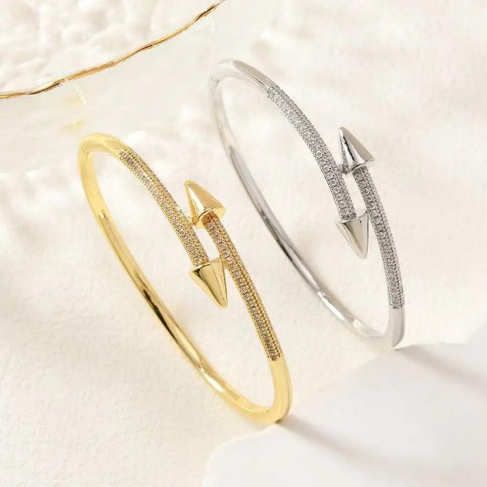 Classic Stainless Steel Woman's Nail Bracelet Europe and the United States Popular Bracelets Sparkling Zircon Bangle As A Gift